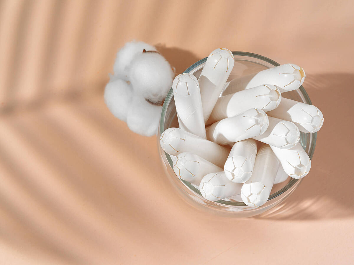 Zwischenblutungen: Ursachen, Symptome & Behandlung