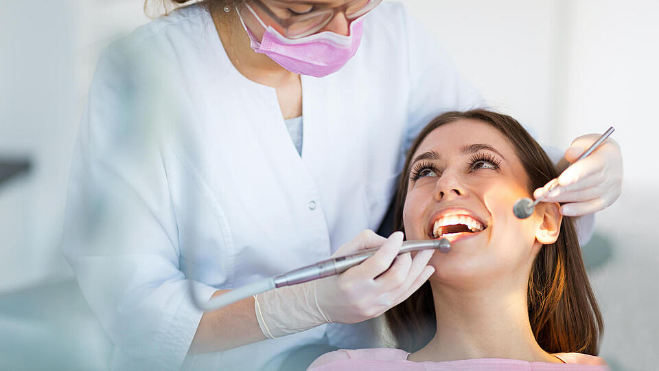 Zahnschmuck - schädlich für die Zähne