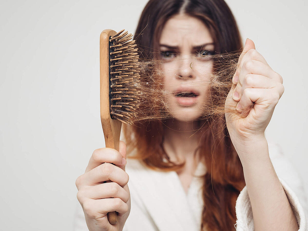 Warum kriegt man Alopecia?