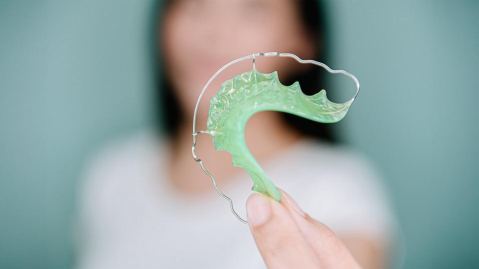 Retainer