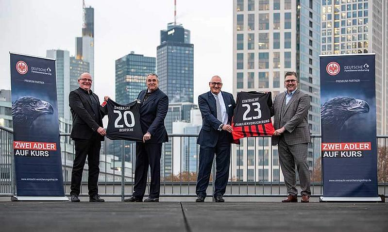 Deutsche Familienversicherung und Eintracht Frankfurt bauen Premium-Partnerschaft aus Premium Partnerschaft