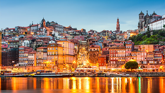 Blick auf die Stadt Porto vom Duoro